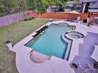 38 E Cresta Bend Pl, Spring, TX 77389