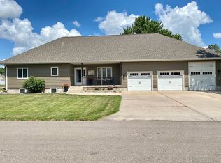 40 Dwight St, Giltner, NE 68841