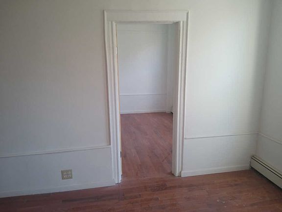 5th image of 520 Sheffield Ave APT 1F