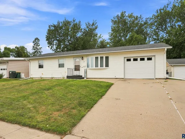 1405 S Bruce Rd, Sioux Falls, SD 57105