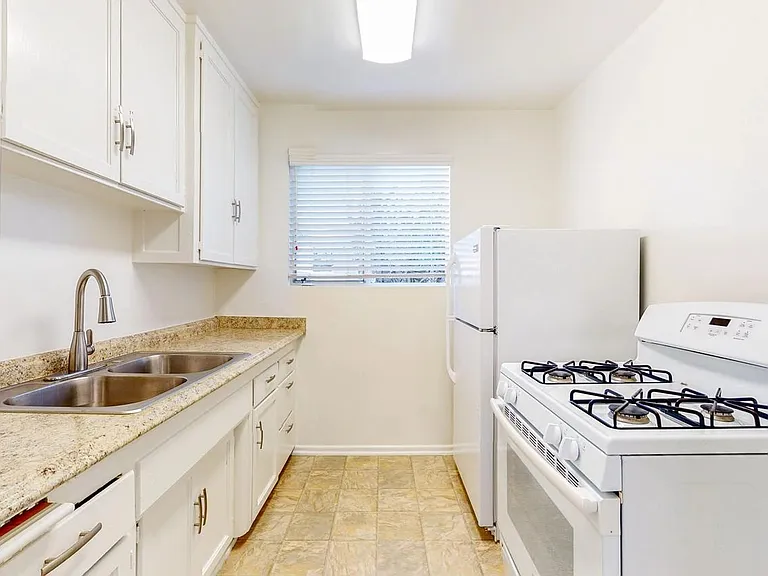 3186-92 Barrington Ave #3192-A — Photo 10