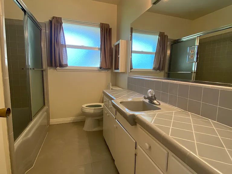 1444 N Mountain Ave — Photo 20