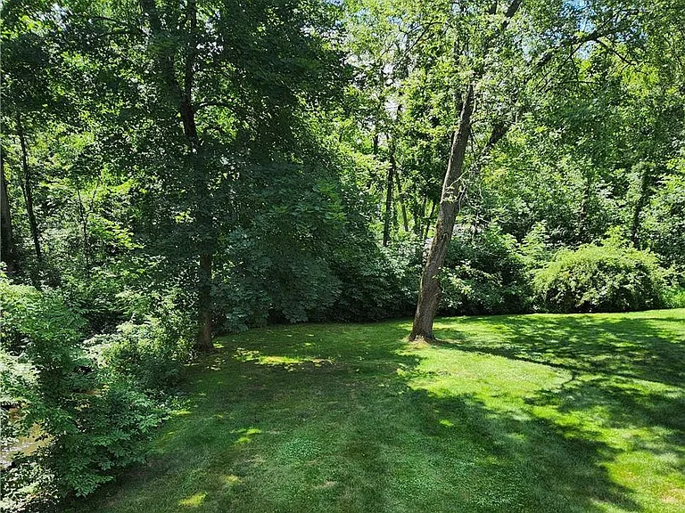 2 Elmhurst Ave — Photo 11