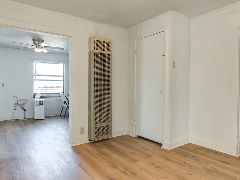 807 W 5th St — Photo 3