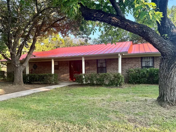 1912 Maplewood Ct, Gainesville, TX 76240