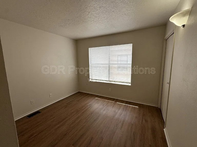 1928 Buena Vista Dr SE #B — Photo 8