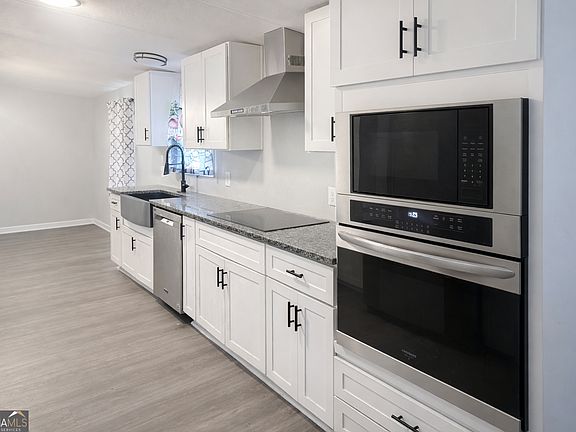 5th image of 215 Malcom Ln