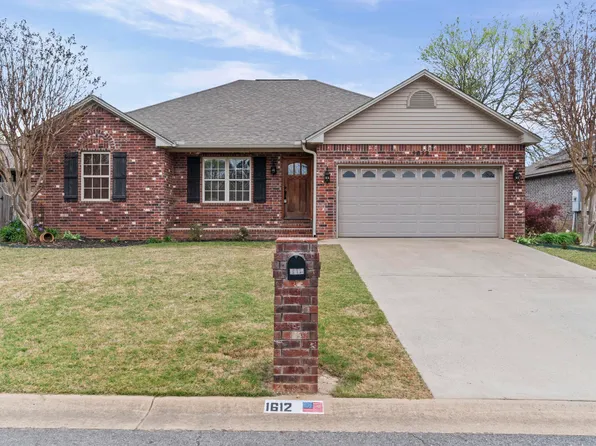 1612 W Vine St, Searcy, AR 72143