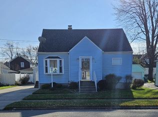 77 Cantwell Dr, Buffalo, NY 14220