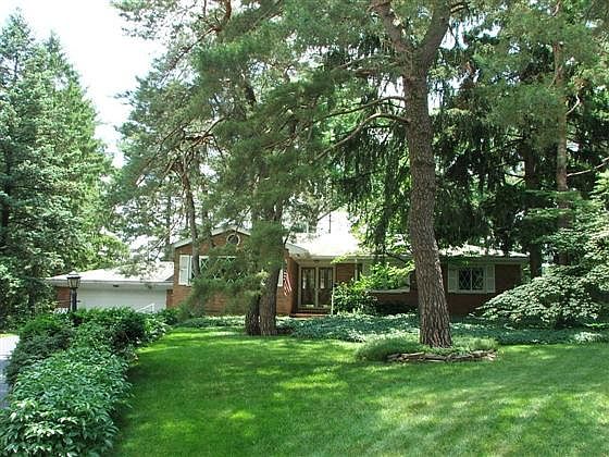 1st image of 933 Spruceglen Dr