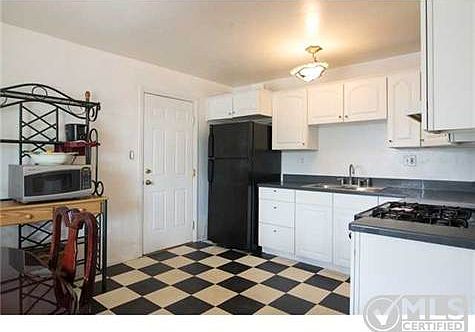 2nd image of 2674 Baily Ave