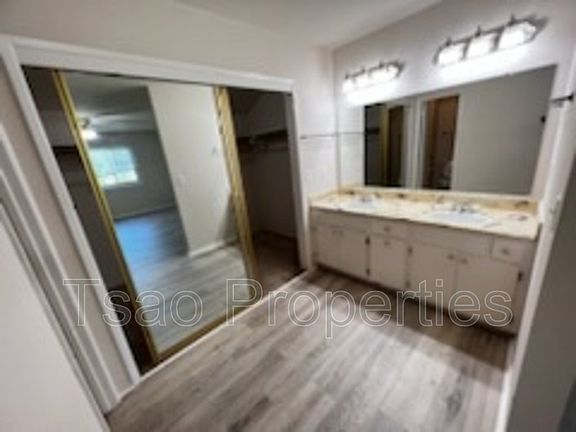 4th image of 9425 Stanfield Ct