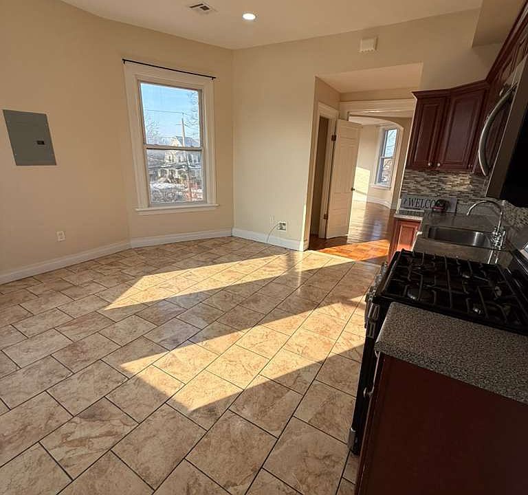 1st image of 258 Montclair Ave Floor 2