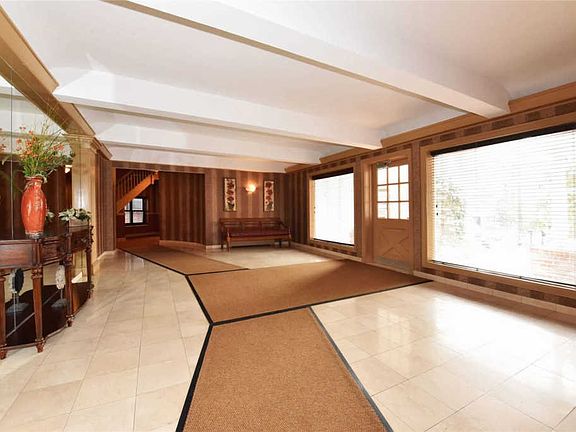 3rd image of 3 Town House Pl APT 1A