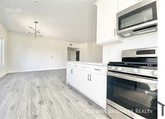 3rd image of 4655 Maplewood Ave Ste 304