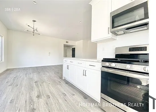 4655 Maplewood Ave #304 — Photo 3