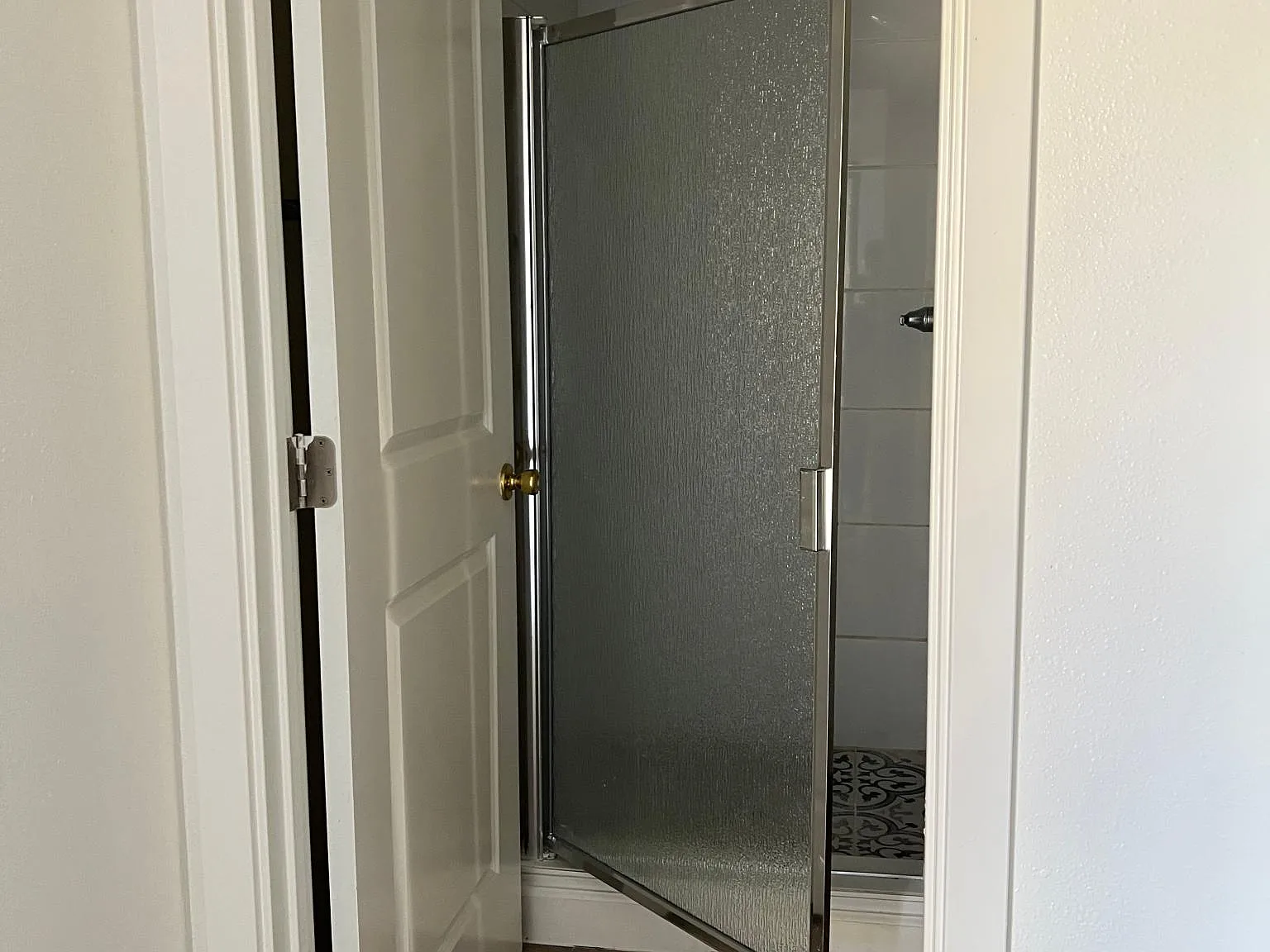 3 bed, 700 sqft, $2,700 — Photo 4