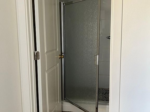 4th image of 427 W 53rd St