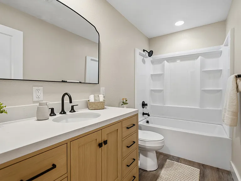 1503 N 10th Ave — Photo 8