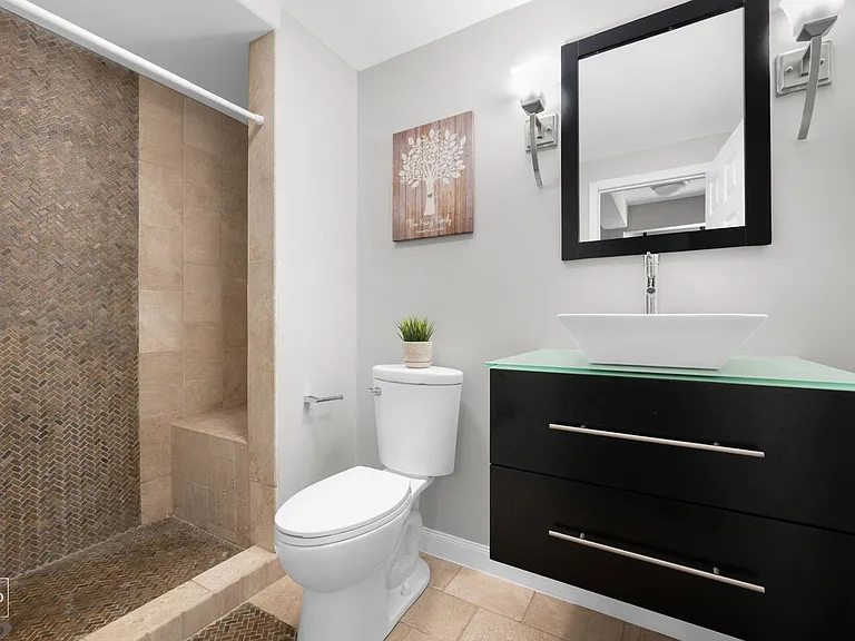 1537 W Rue James Pl — Photo 10