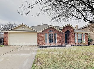 411 Hidden Ridge Dr, Burleson, TX 76028