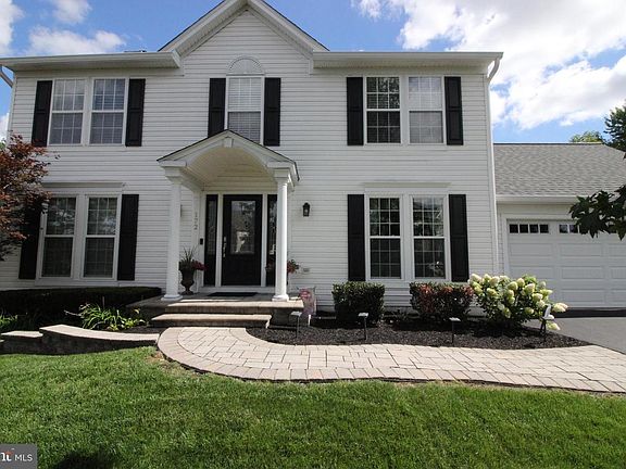 5th image of 172 Buttercup Blvd