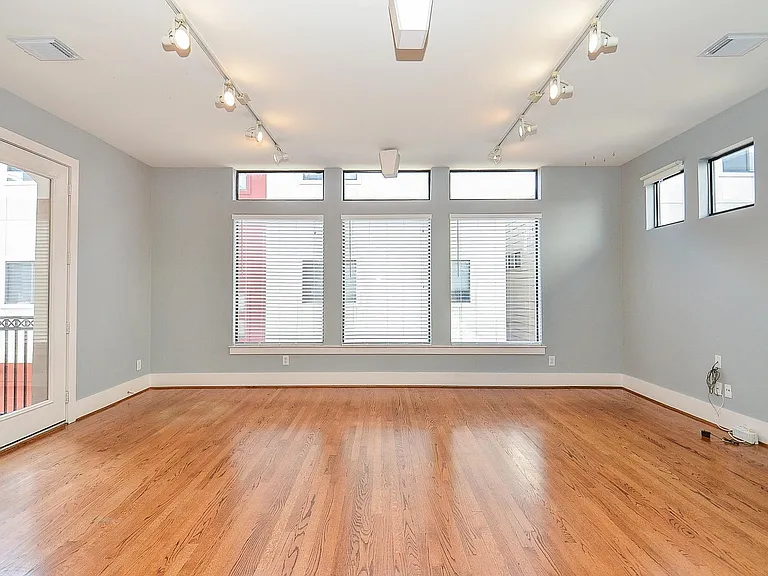 408 Parker St — Photo 12