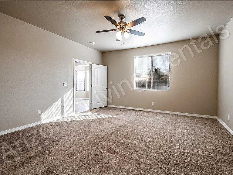 1726 E Aloe St — Photo 24