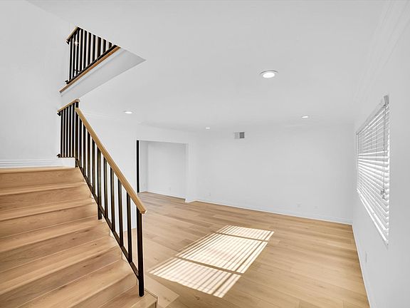 5th image of 18839 Miranda St