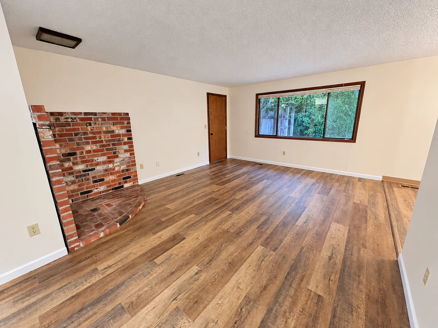 Charming 3-Bedroom Gresham Home with Large Fenced Backyard & Greenhouse! — Photo 1