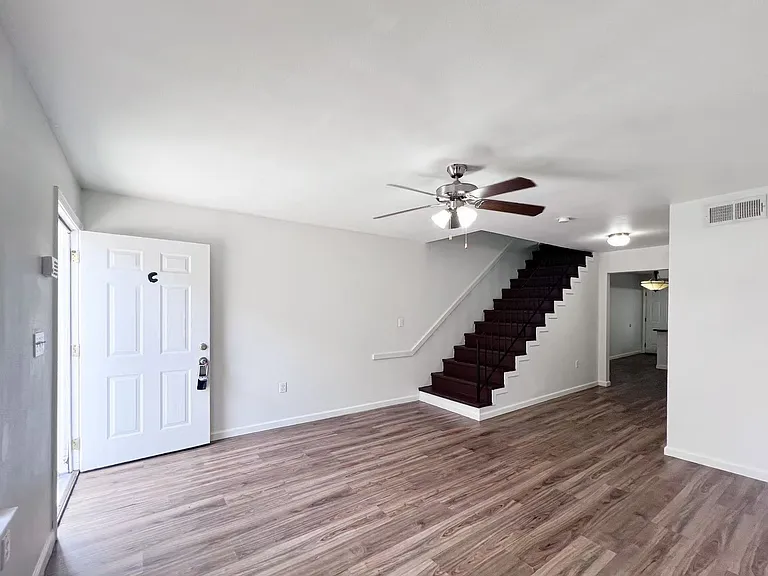 807 Vouray Dr #C — Photo 6