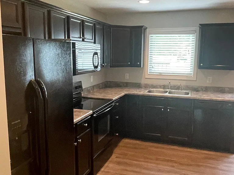 803 Hatterman St — Photo 3