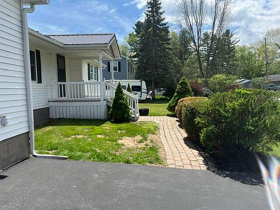 3rd image of 9 Pinebrook Dr