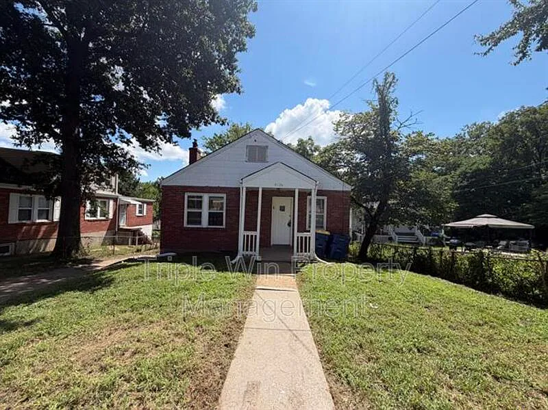 3 bed, 1.0 bath, $1,400 — Photo 1