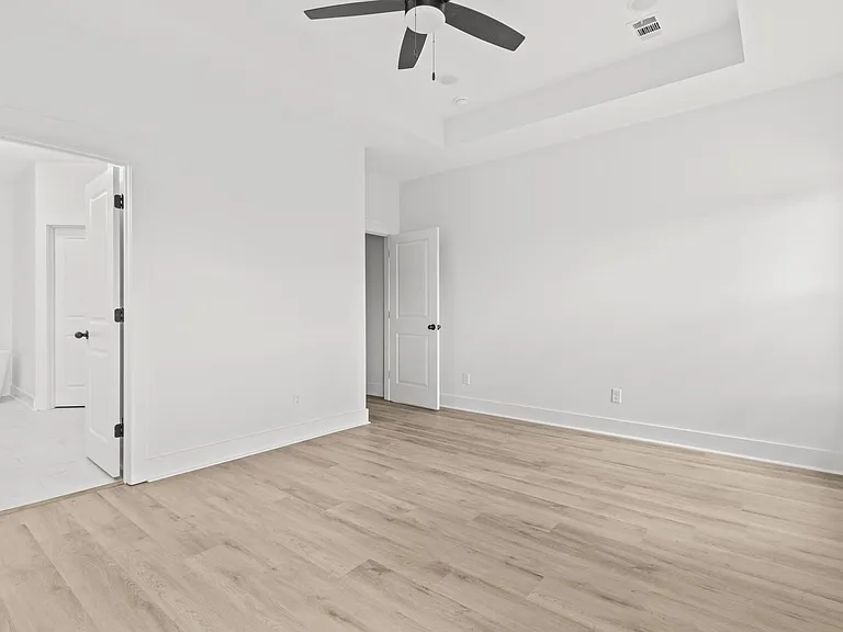 4566 Plymouth St — Photo 10