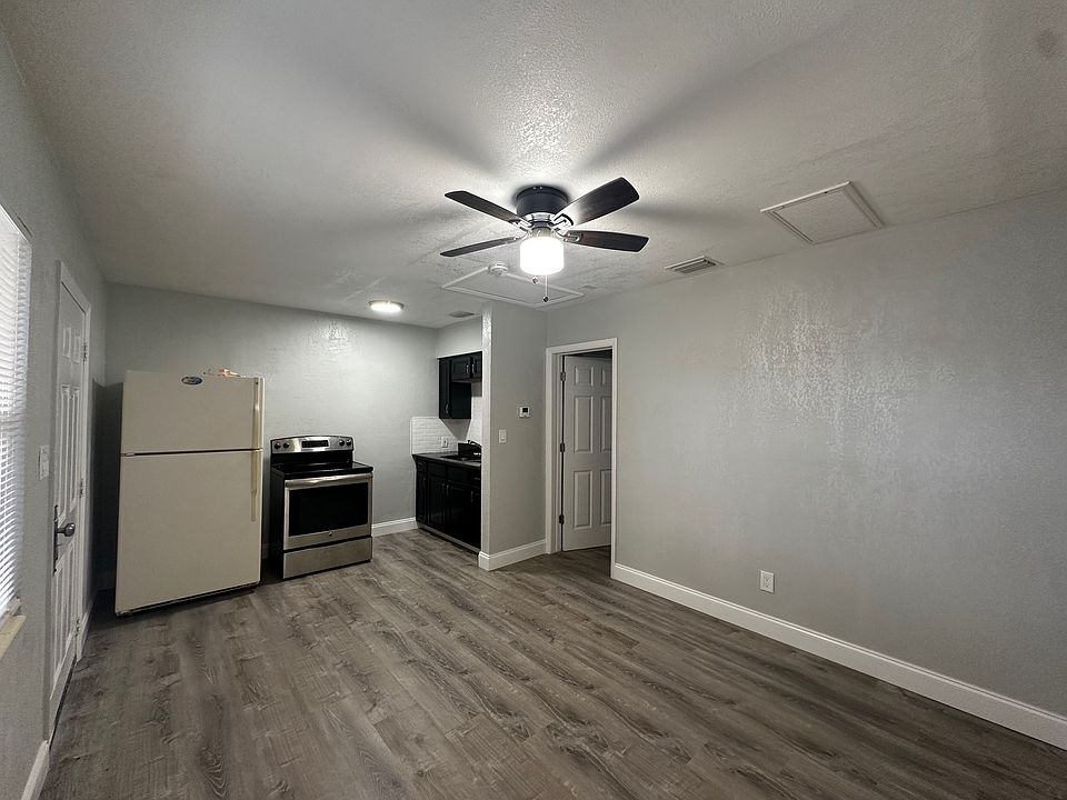 Living / Kitchen Area