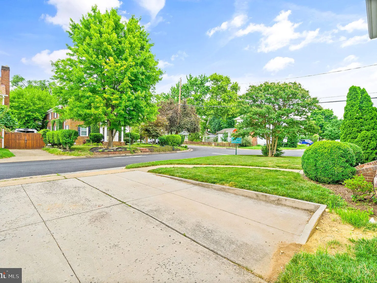4 bed, 2.5 bath, 1960 sqft, $4,900 — Photo 4