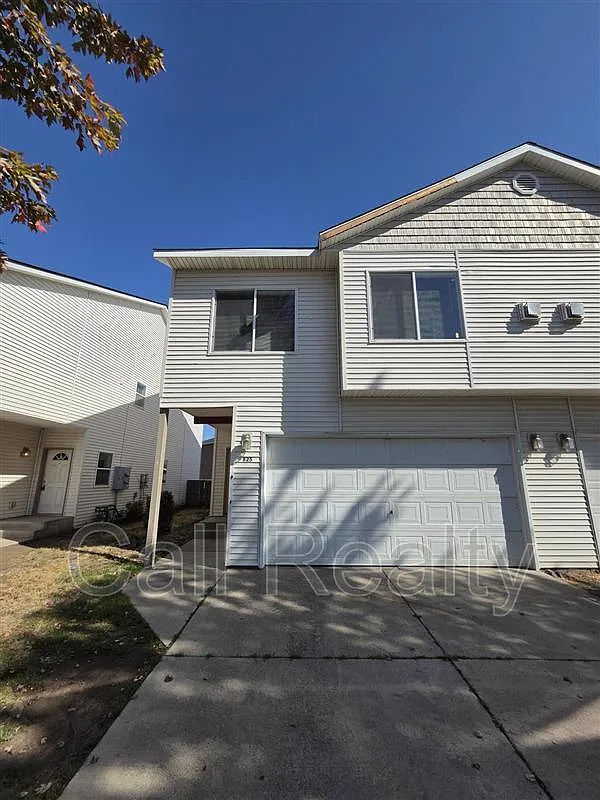 4 bed, 3.0 bath, 1934 sqft, $2,100 — Photo 2