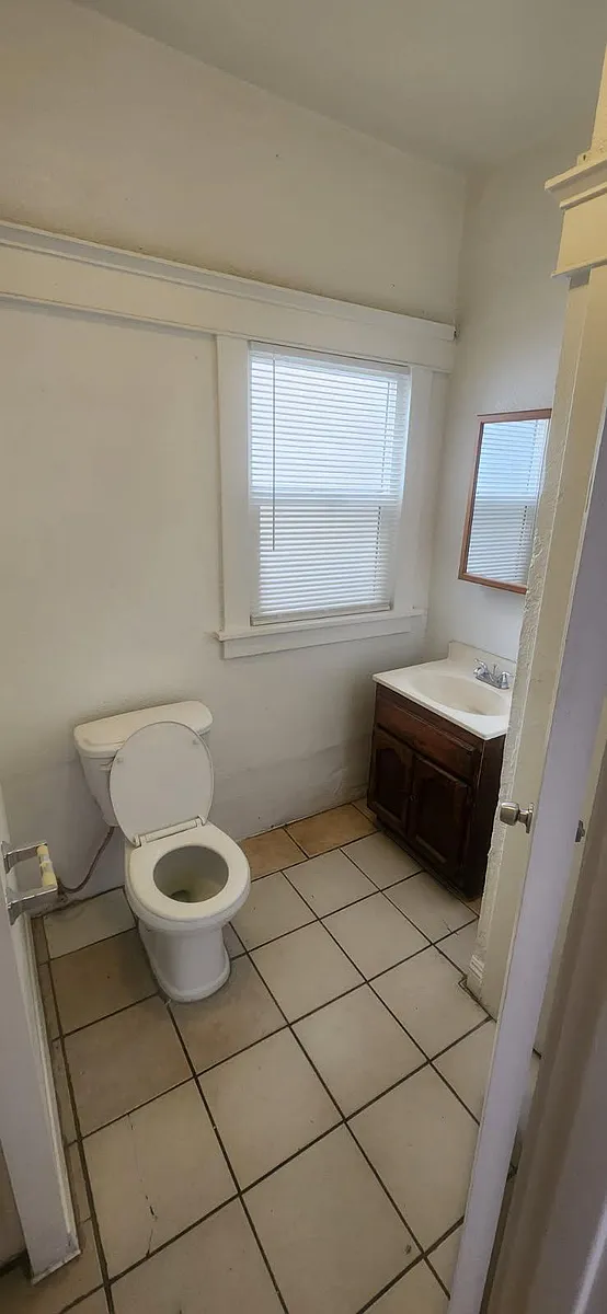 Building Photo - 725 W 60th St #8
