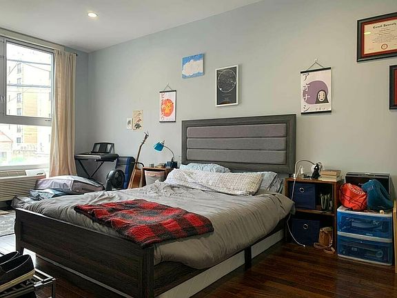 5th image of 2324 Broadway APT 2F