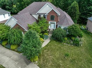 3925 Meadow Wood Ln, Uniontown, OH 44685