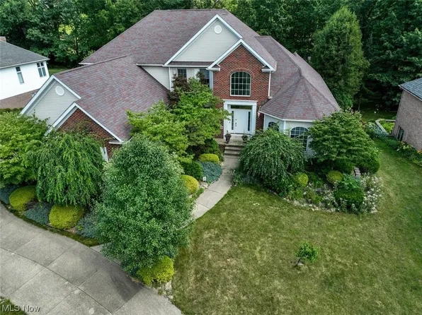 3925 Meadow Wood Ln, Uniontown, OH 44685