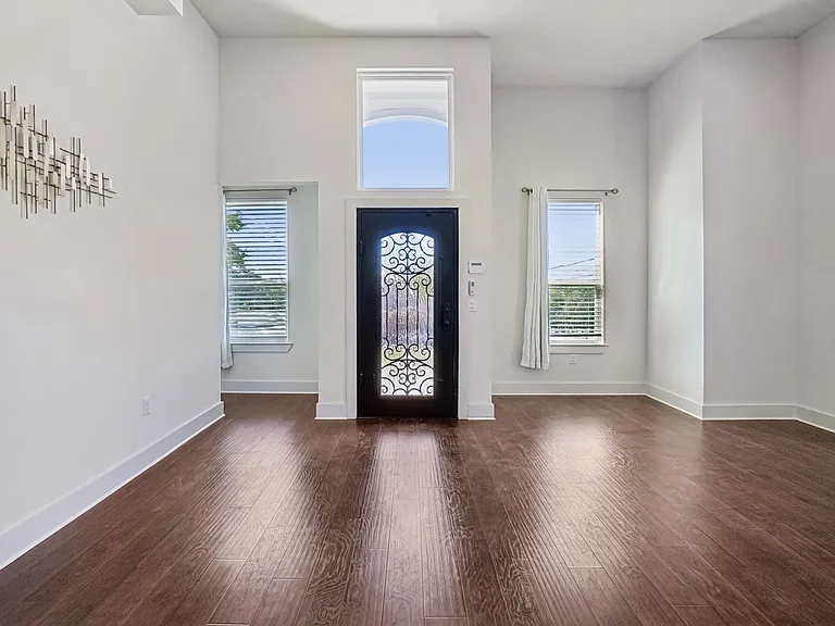 422 N Marlborough Ave — Photo 31