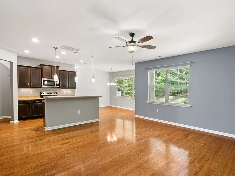 2708 Evanston Ave — Photo 8