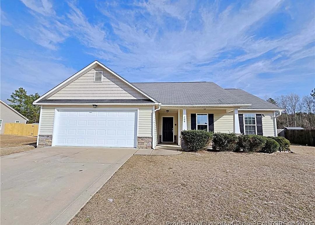 3 bed, 1291 sqft, $1,900 — Photo 1