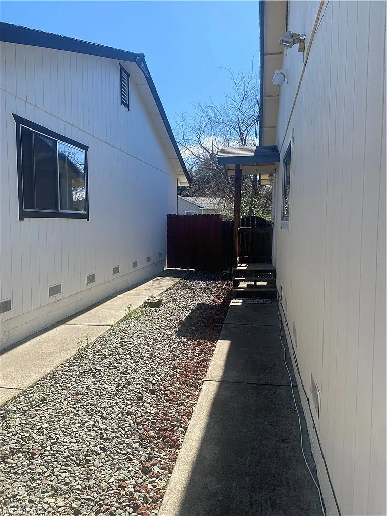 2 bed, 1030 sqft, $1,850 — Photo 3