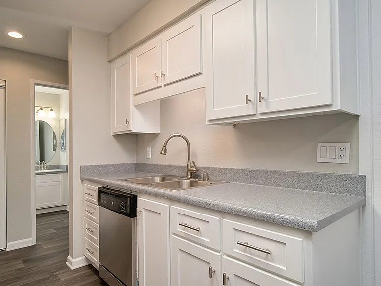 St. Charles Oaks Apartments — Photo 28