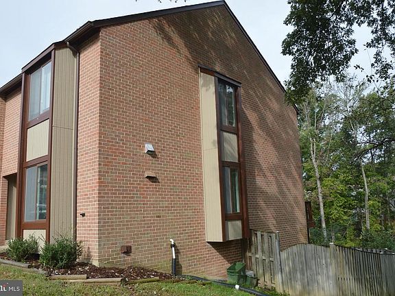 3rd image of 2820 Cambridge Dr