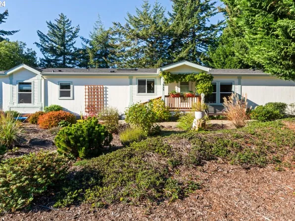 935 30th Way, Florence, OR 97439