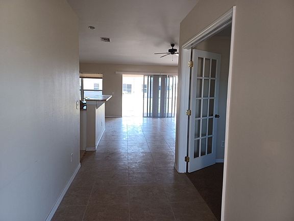 2nd image of 905 NE 4th Pl